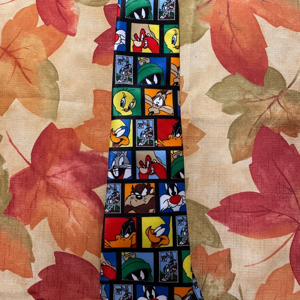 Men’s looney toones stamp collection tie